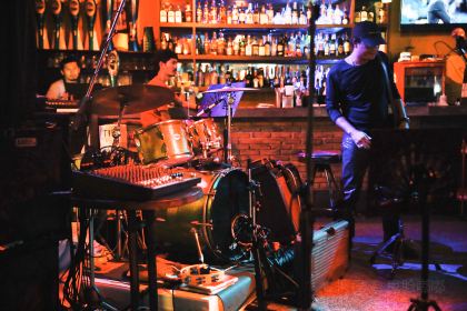 Full Moon Bar and Restaurant