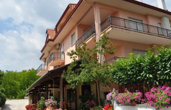 拉伊亞安迪卡住宿加早餐旅館