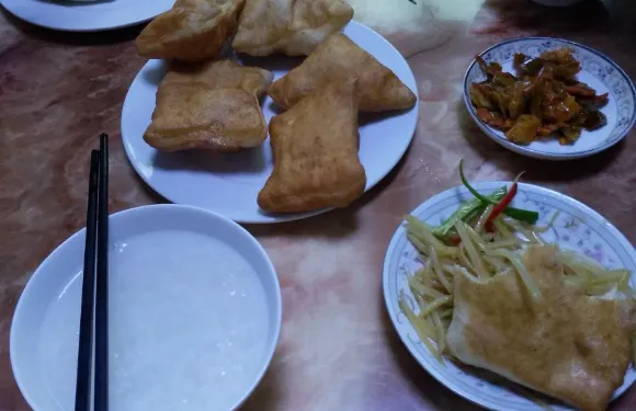 哈巴河鴻馨賓館