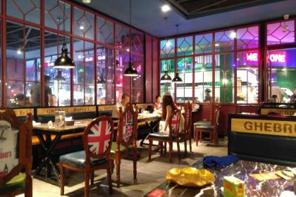 Jibuluniupaihaixianzizhu (tongchuanluofuguangchang)