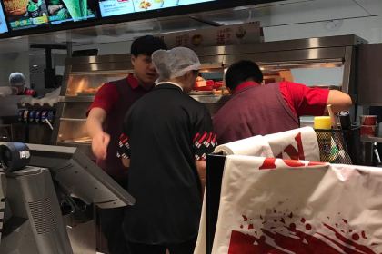 KEN DE JI ZHAI JI SONG BIN HAI YOU YI DIAN