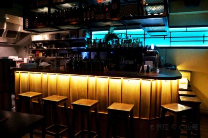 Tanoshi Teppan and Sake Bar