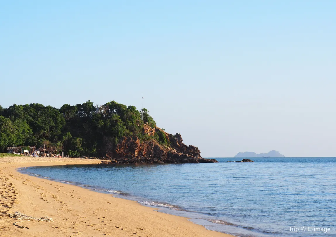 2_Maenam Beach