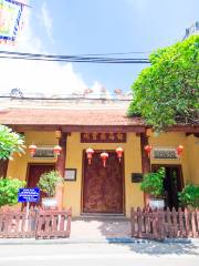 Bach Ma Temple