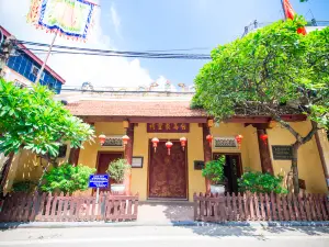 Bach Ma Temple