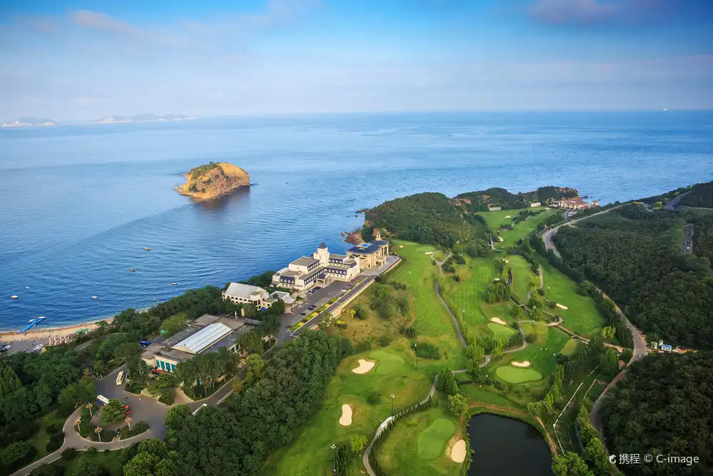 Hotels near Bangchui Island