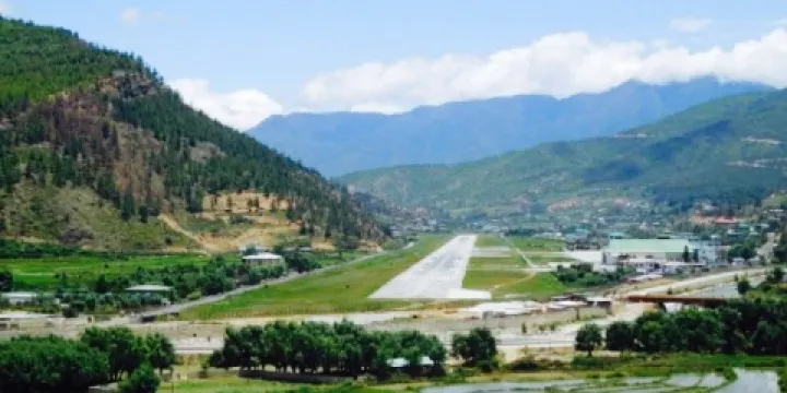 Thrumshing La Restaurant