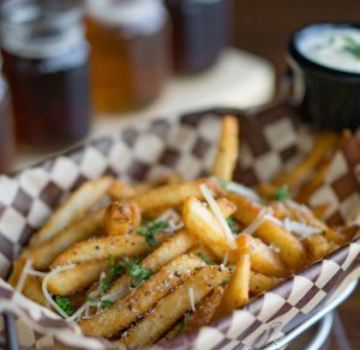Rivelle's River Grill