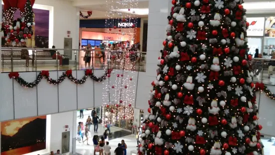 Camarões Midway Mall