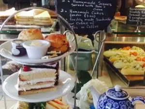Cafe de Amis