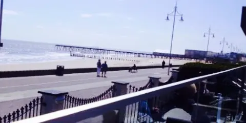 Morton's Bar and Grill