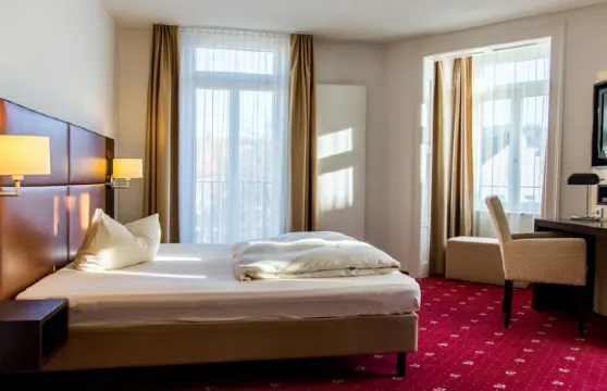 巴倫花園餐廳酒店