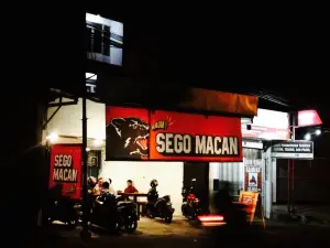 Angkringan Sego Macan