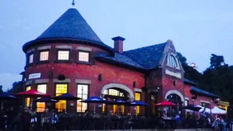Beach Street Station in Годерич