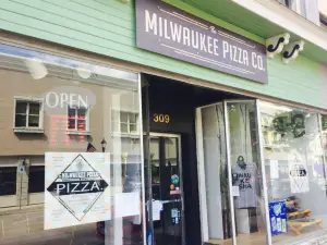 EB's Milwaukee Pizza Company