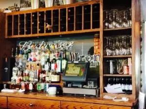 9 Iron Bar & Grill
