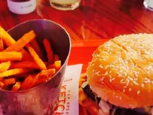 Red Robin Gourmet Burgers and Brews