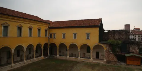 自然與考古博物館