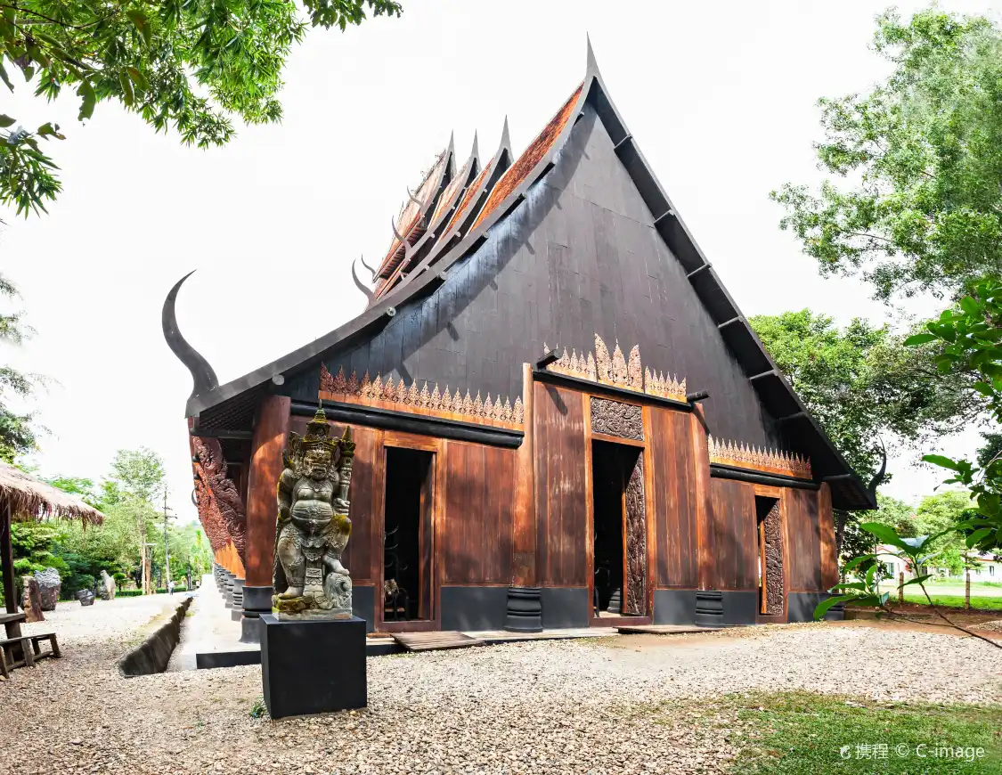 Hotels near Baan Dam Museum