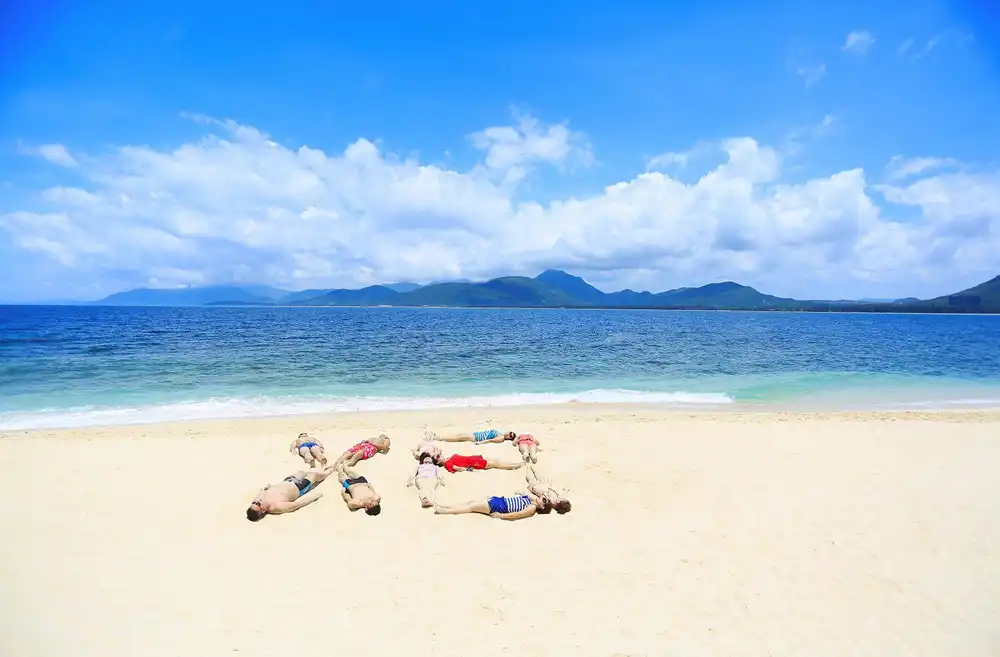 Hotels near Jiajing Island