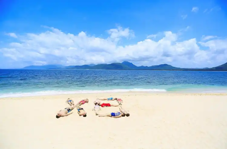 Hotels near Jiajing Island