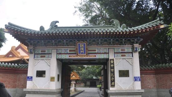 台湾的孔庙都很大，而且很干净，比较的重视儒家文化，走进去感觉