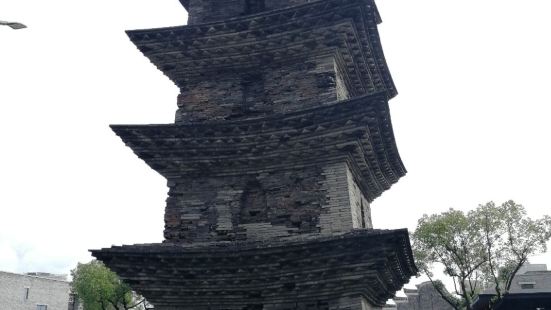 天宁寺塔在浙江省宁波市海曙区的中山西路上，至今已有1000多
