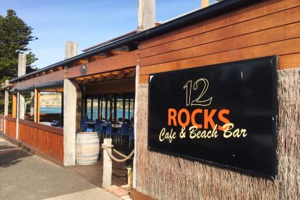 12 Rocks Beach Bar Cafe