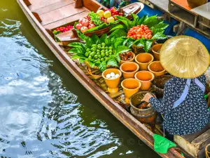 Wat Sai Floating Market