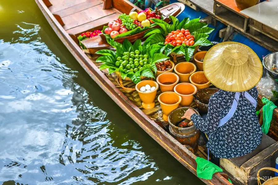 Wat Sai Floating Market