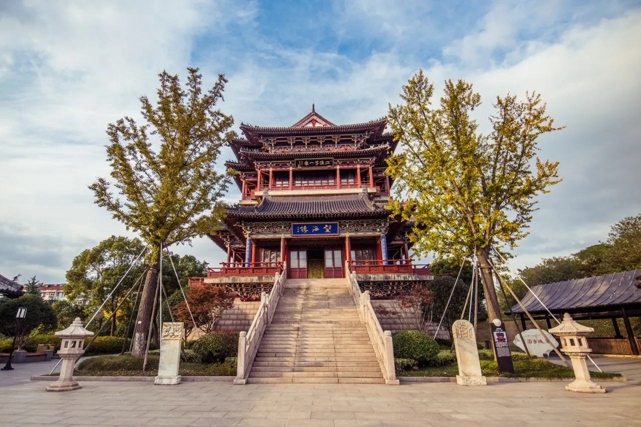 Wanghai Tower, Fengcheng River