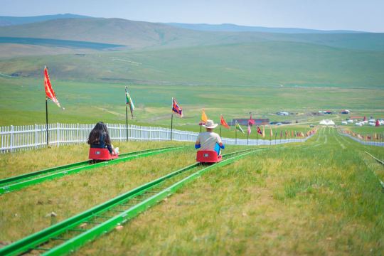 186 Ribbon River 1000-meter Grass Skiing