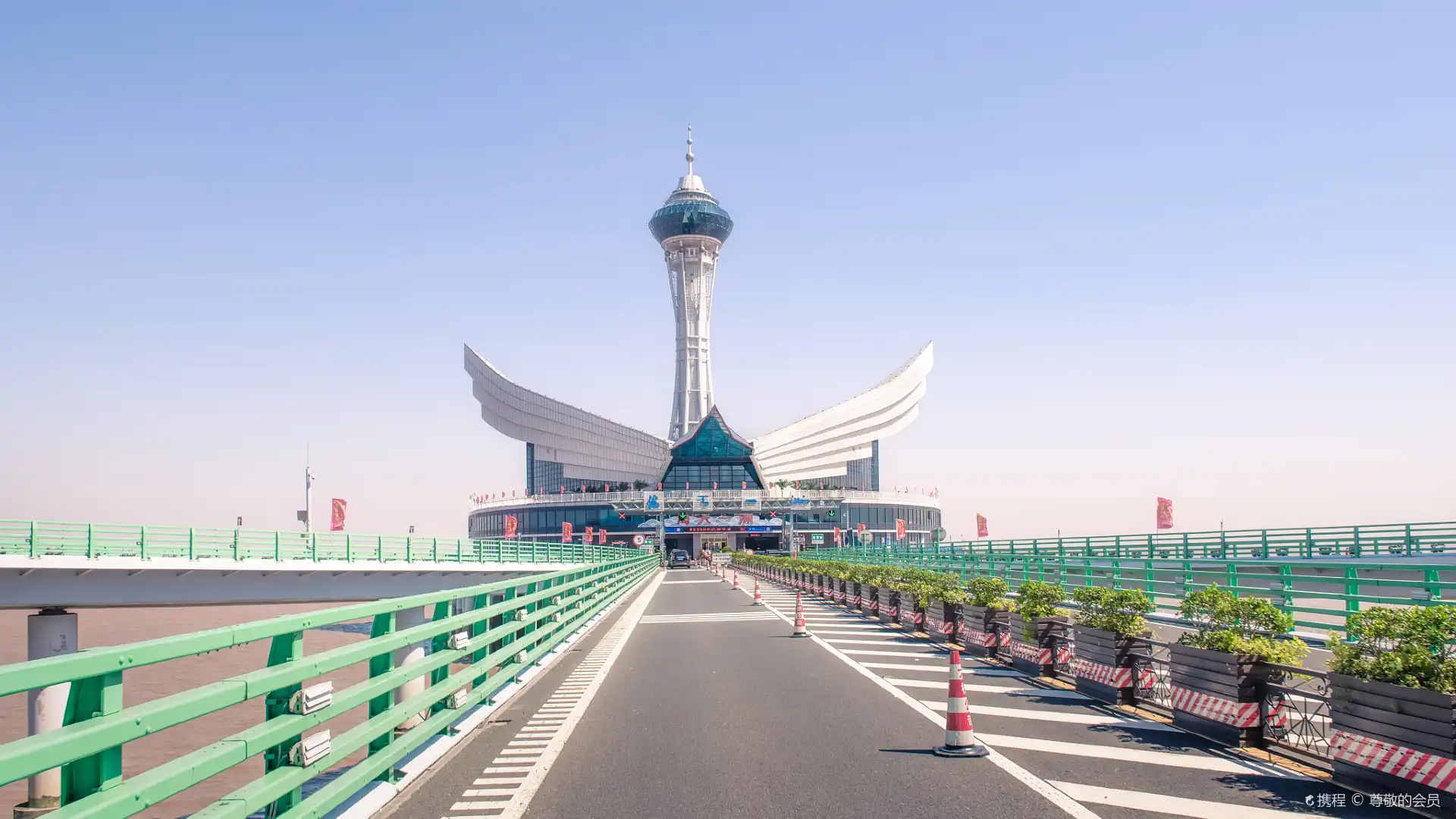 Hotels near Hangzhou Bay Bridge