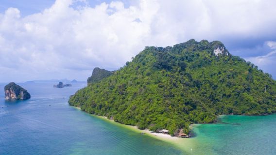 Tur Setengah Hari Empat Pulau Ajaib Krabi | Hidangan Penutup dan Minuman Gratis | Makan Siang dan Kelapa | Peralatan Snorkeling dan Handuk