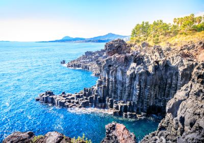 Daepo Jusangjeolli Cliff