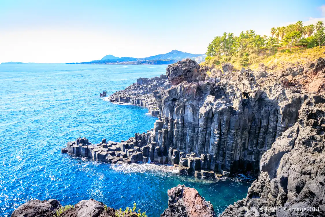 Hotels near Daepo Jusangjeolli Cliff