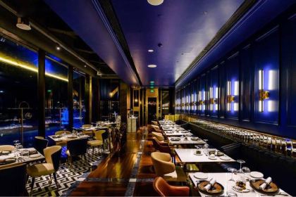 Large Eight Italy Lounge&Restaurant