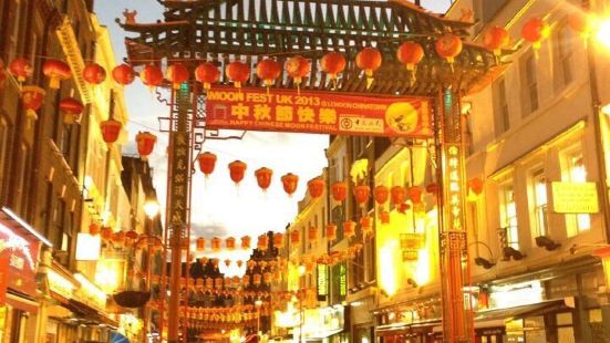 中国人来到国外肯定会想家，这个Chinatown的存在就很好
