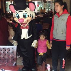 Emperor Penguin All Day Dining User Photo