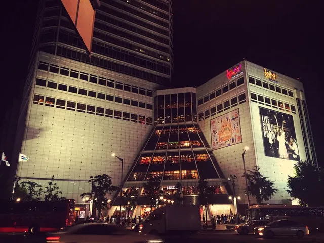 Seoul's 8 Top Commercial Areas That the Shopper in You Won't Want to Miss