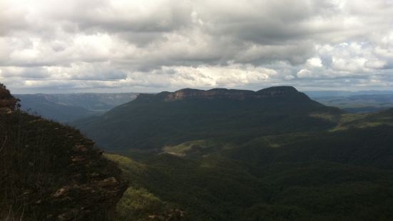 藍山絕境世界位於澳大利亞悉尼市，景區的景色非常美，感嘆大自然