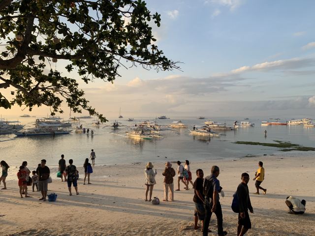 Alona Beach