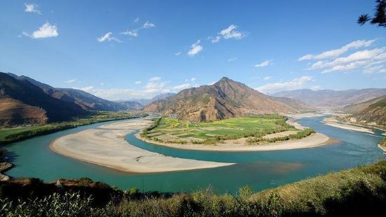三江并流是指金沙江、澜沧江,怒江这三条发源于青藏高原的大江在