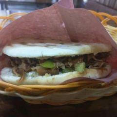 张全宇腊汁肉夹馍(新华店) User Photo