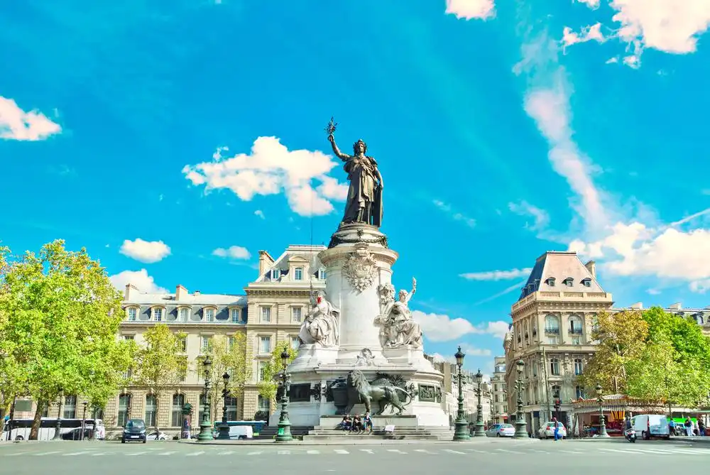 Hoteles cerca de Plaza de la República