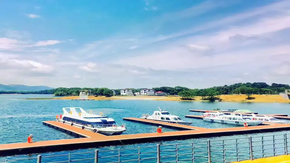 Hotel dekat Weishui Scenic Area