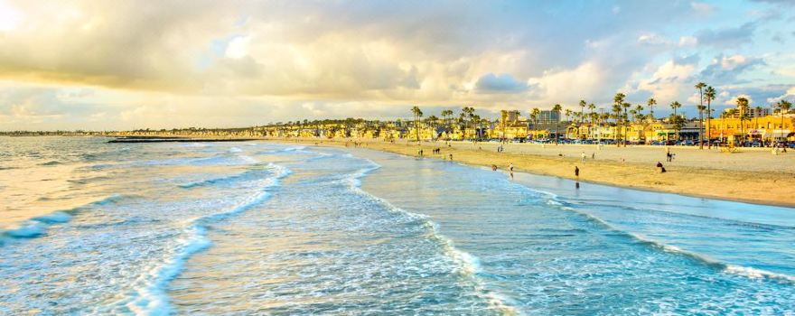 Commonwealth Lounge & Grill - Newport Beach