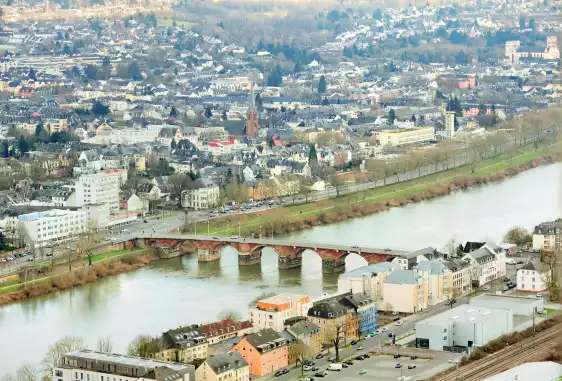 Hotels near Roman Bridge