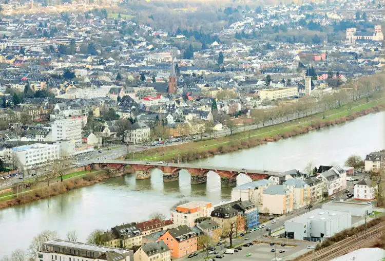 Hotels near Alte Romerbrucke