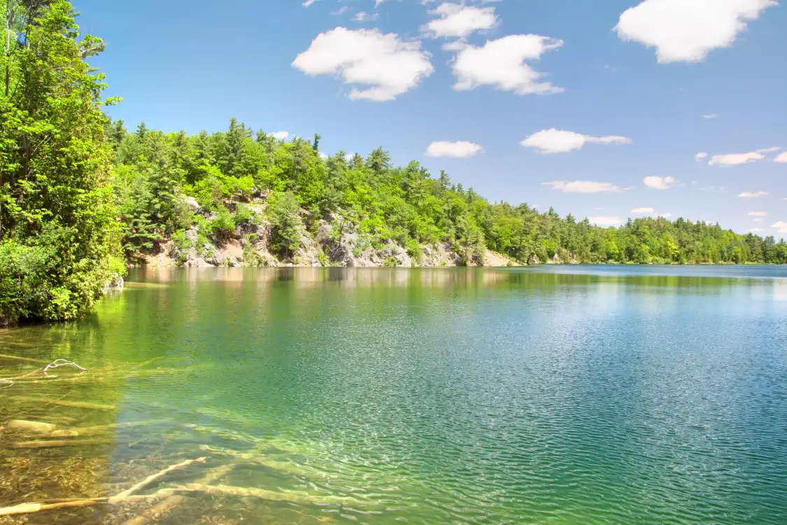 Hotels near Gatineau Park